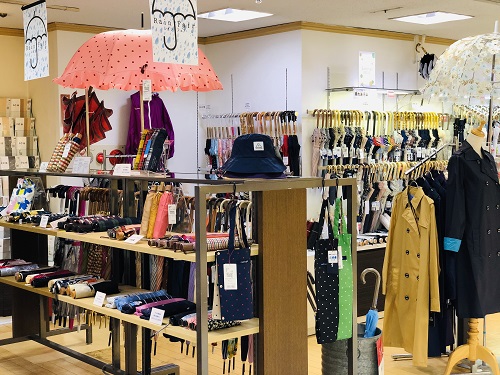 レインフェア 好評開催中です さくら野百貨店 青森店